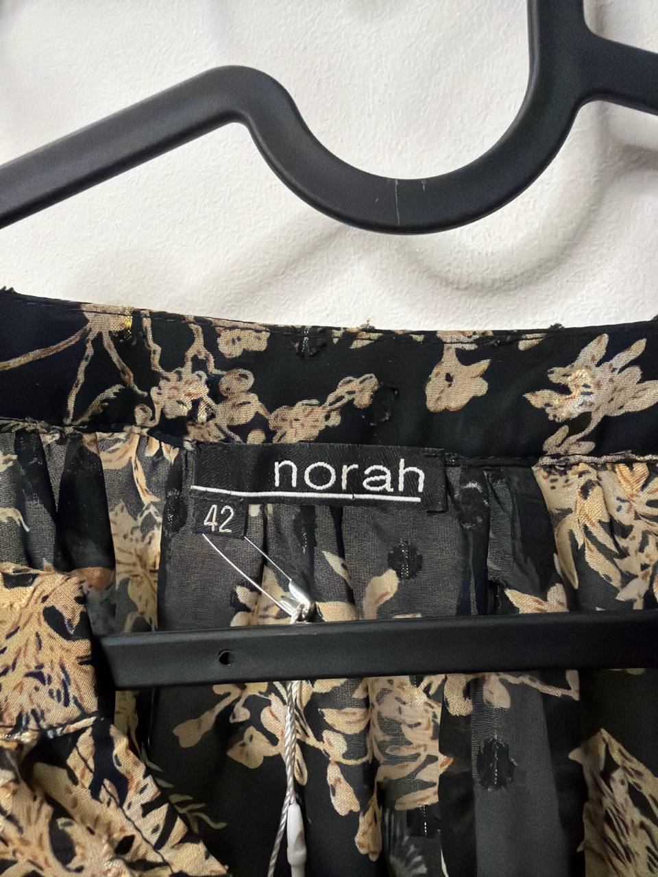 Norah Round-neck blouse