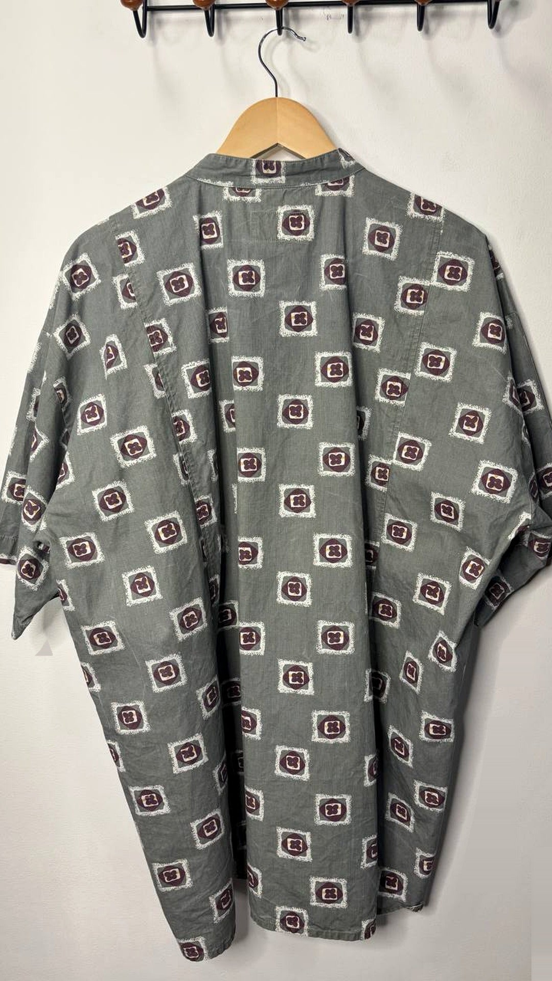 World Stile New Art Shirt – vintage clothing at AMYPARFUME Belgrade