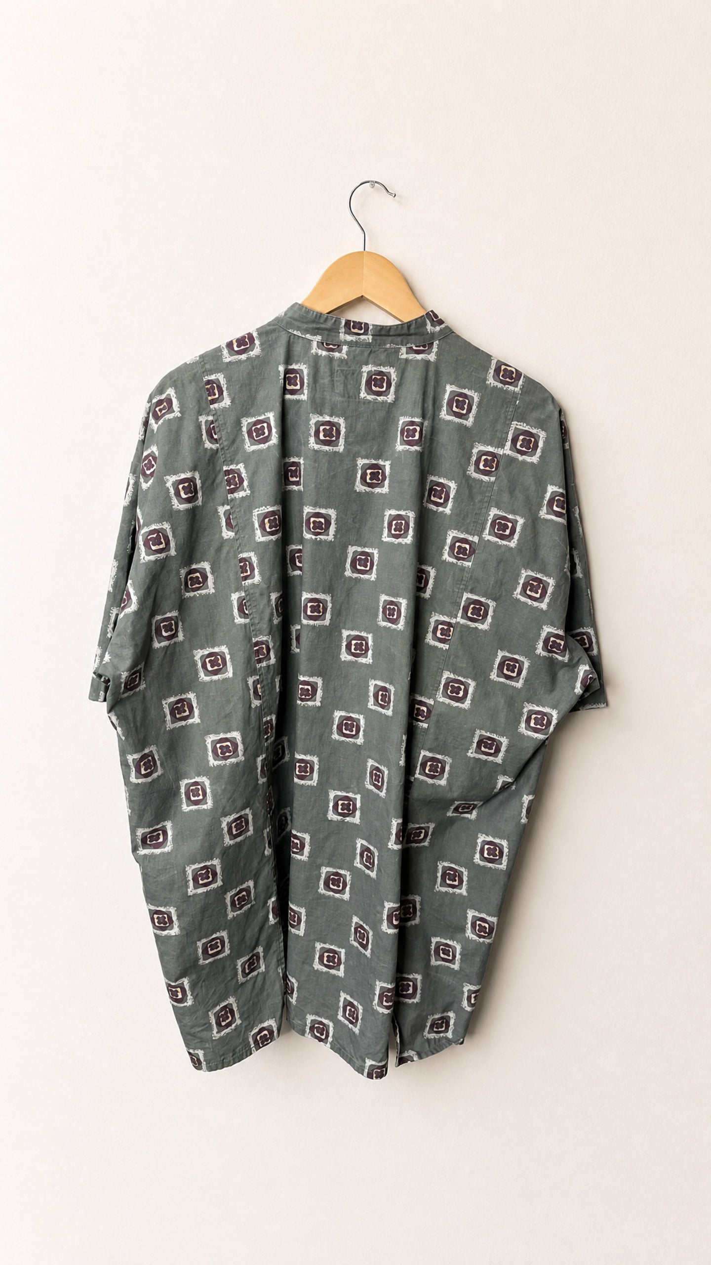 NEW ART Shirt – vintage clothing at AMYPARFUME Belgrade